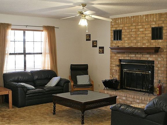 5th image of 2881 Neches Dr