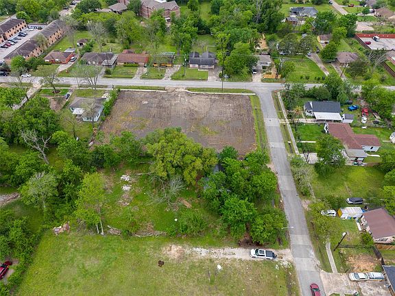 3rd image of 306 Walthall Dr