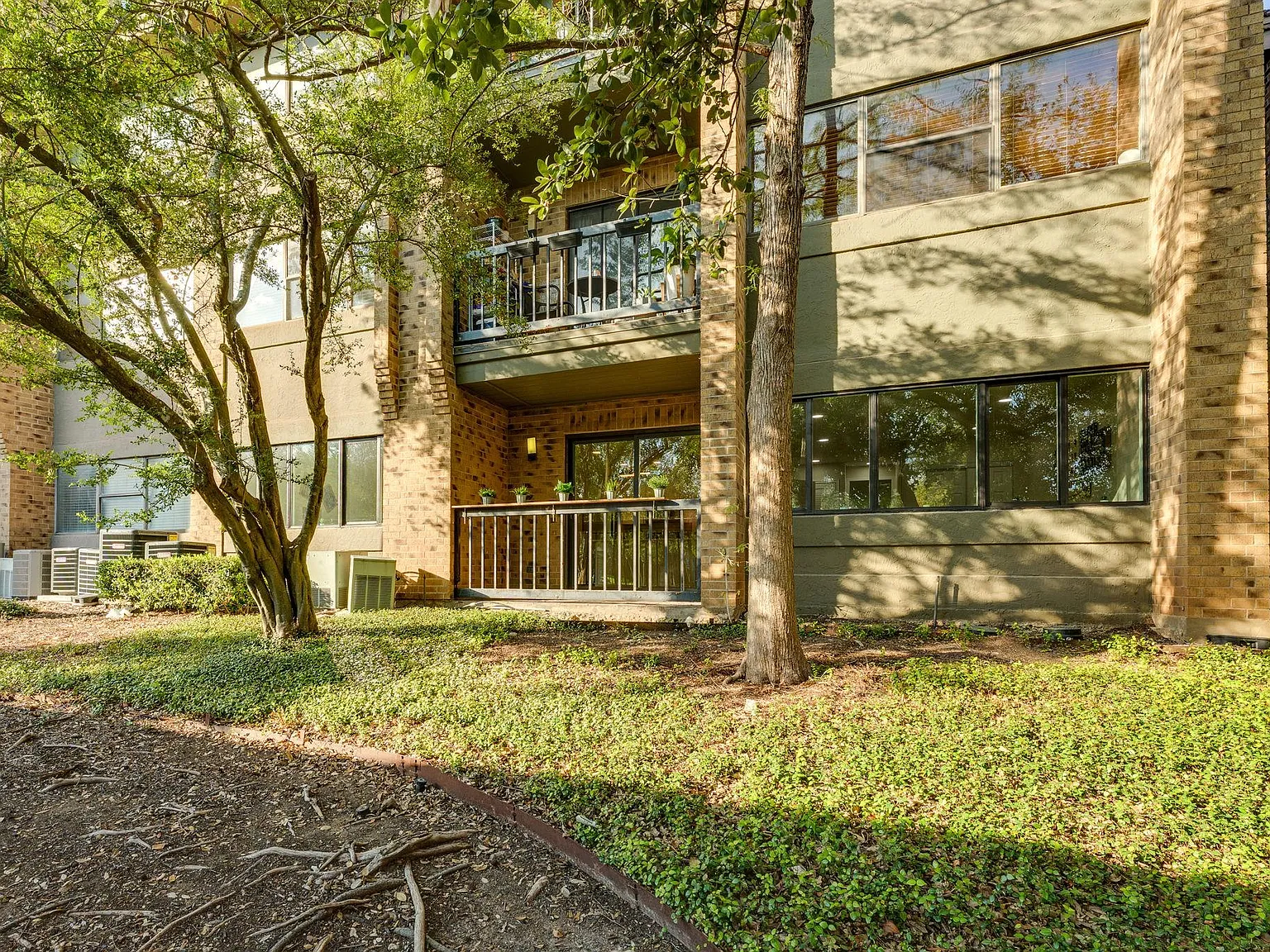 2 bed, 2.0 bath, 916 sqft, $1,950 — Photo 4