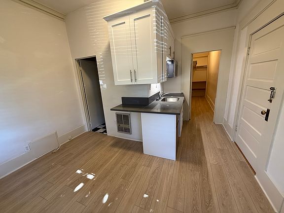 2nd image of 2430 B St APT 3