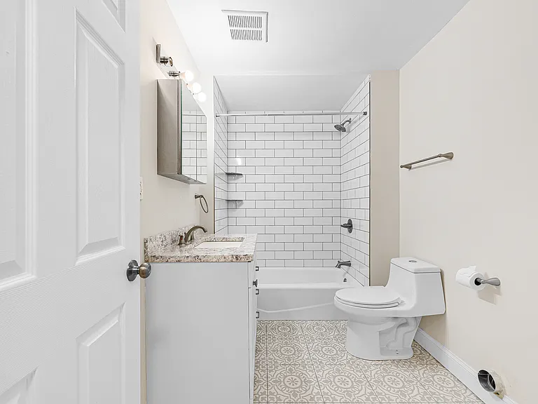 407 Veterans Dr — Photo 16