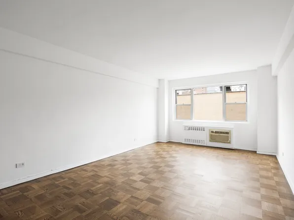 301 East 66th Street image 2 of 10