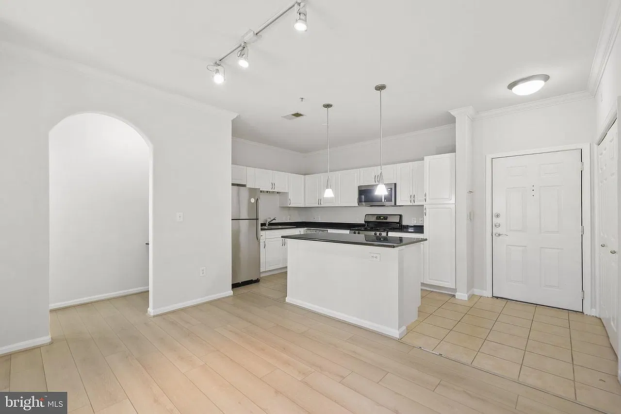 2 bed, 1240 sqft, $2,350 — Photo 2
