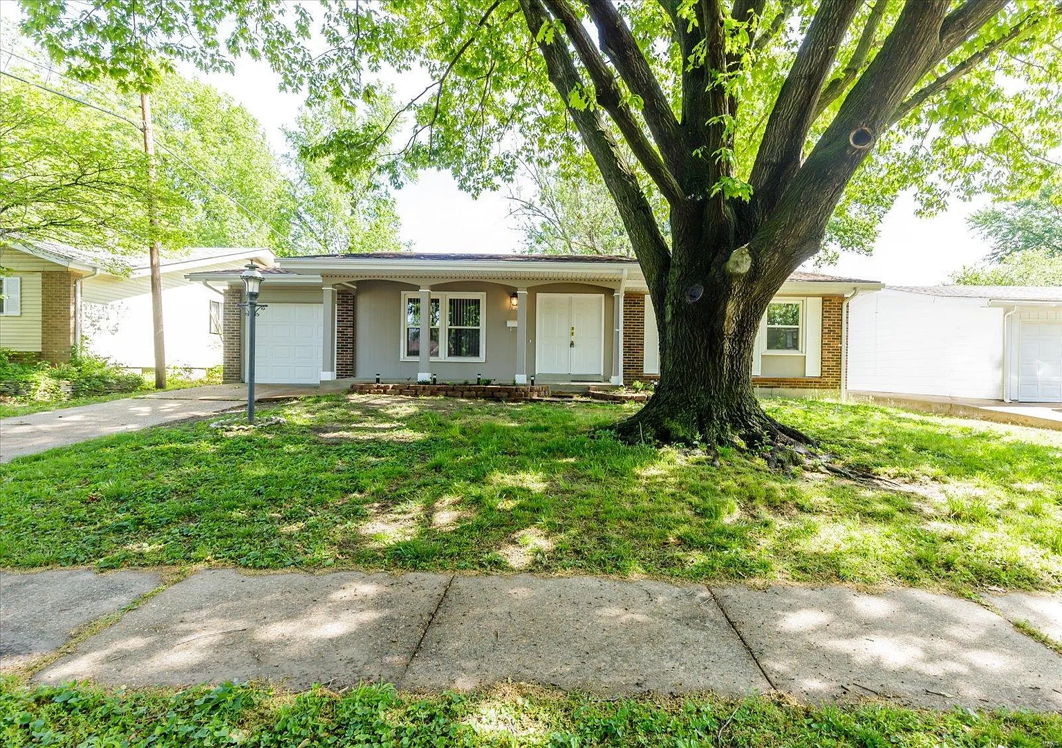 1425 Leisure Dr photo 1