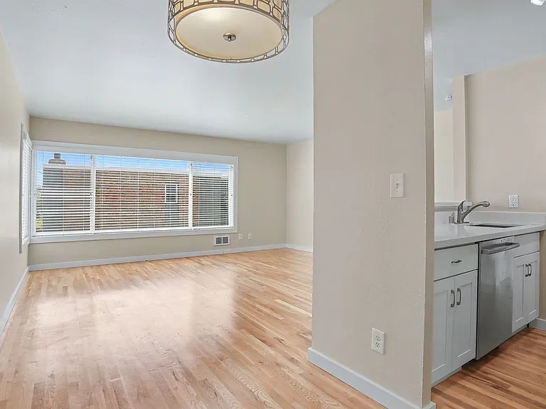 1221 Apartments — Photo 10