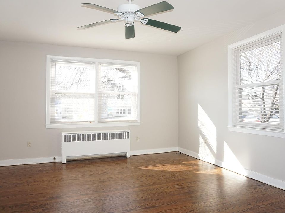 Two Bed with Refinished Hardwood Floors - Living Room