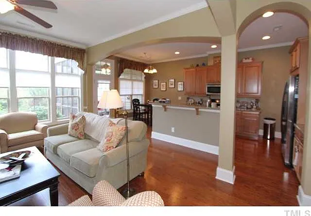 3 bed, 2.5 bath, 2012 sqft, $2,800 — Photo 4