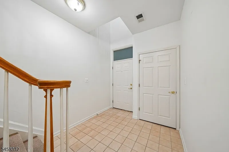 3 bed, 2.5 bath, 2460 sqft, $4,800 — Photo 3