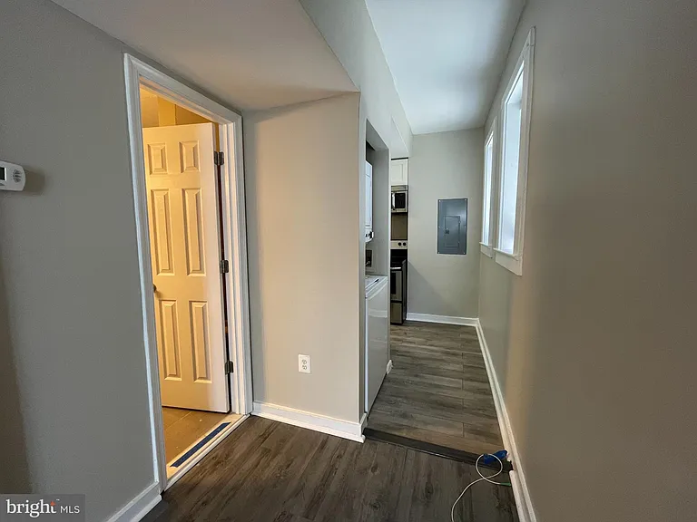 819 12th St NE #1 — Photo 5