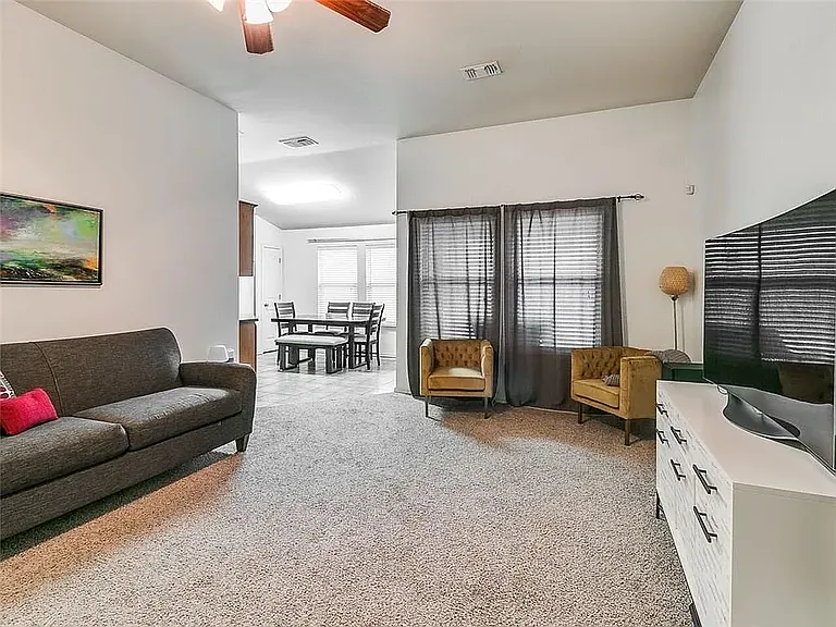 2816 NW 183rd St — Photo 3