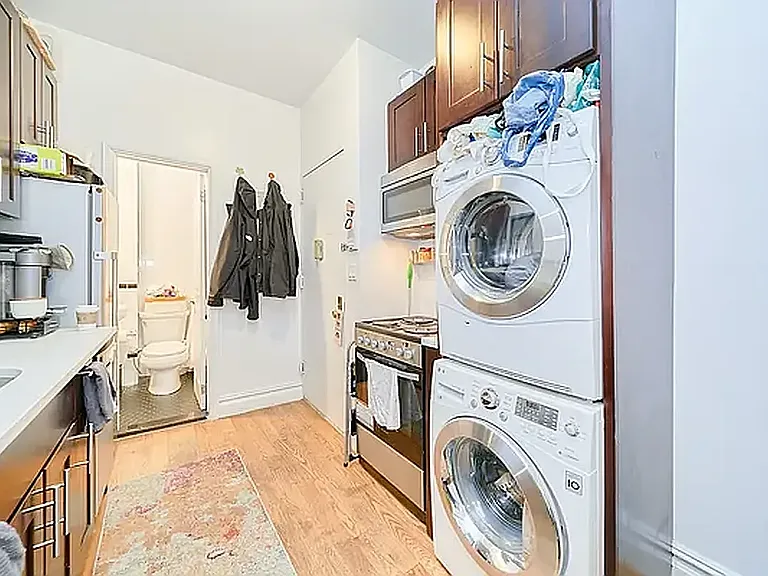 238 E 33rd St #33 — Photo 2