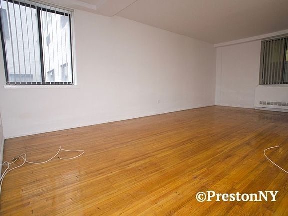 4th image of 121 E 12th St APT Le