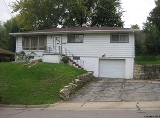 635 Sullivan St, Dubuque, IA 52003