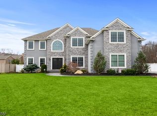 6 Cobblestone Way, Fairfield, NJ 07004