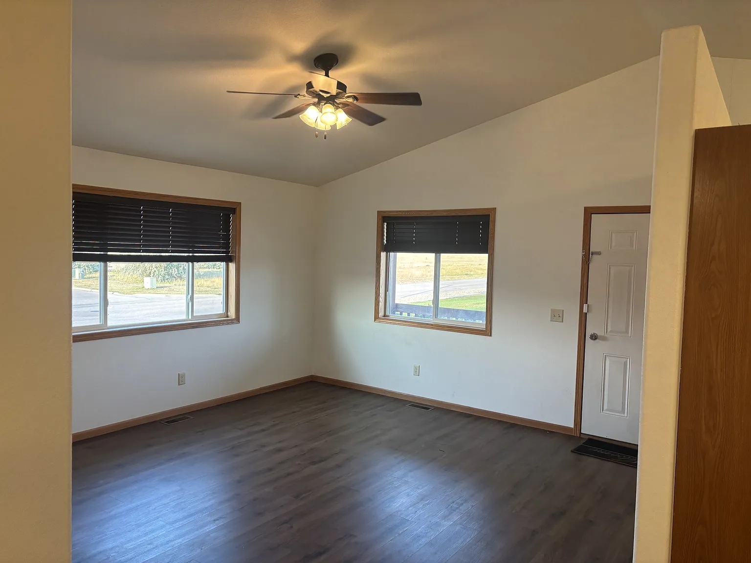 5 bed, 2080 sqft, $2,400 — Photo 3