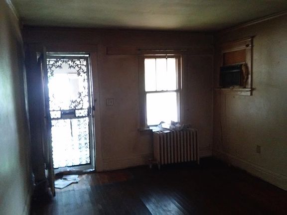 5th image of 7922 Page Ave