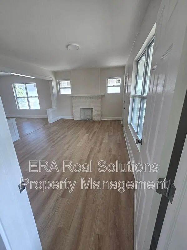 2 bed, 1.0 bath, 1040 sqft, $1,395 — Photo 3