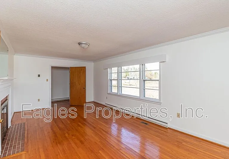 1614 US Highway 70 W — Photo 3