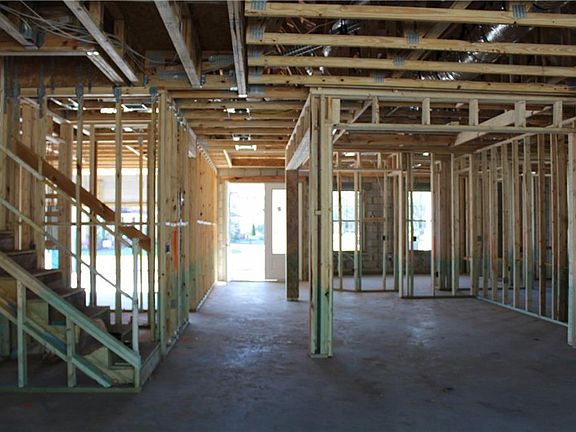 5th image of 680 Stone Oak Dr