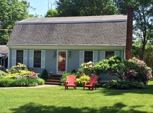 13 Hillside Rd, Bristol, RI 02809