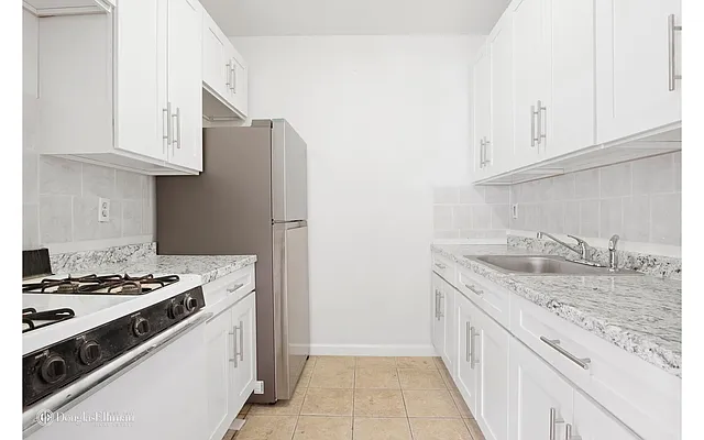 Rented by Douglas Elliman | media 27