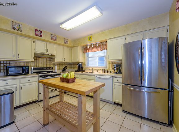 4th image of 517 Livingston Dr