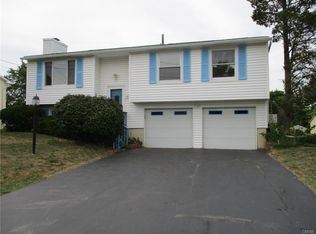 5097 Clifton Dr, Syracuse, NY 13212