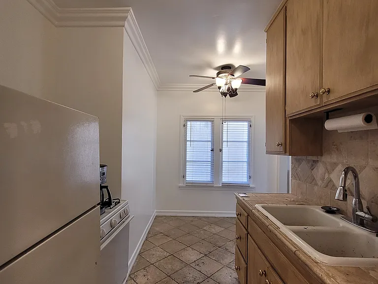 Reeves Apartments — Photo 29