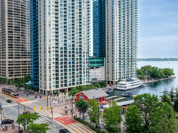 208 Queens Quay W #804, Toronto, ON M5J 2Y5