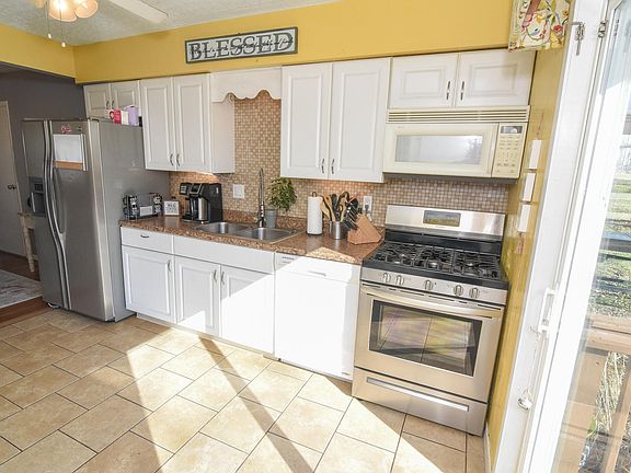 5th image of 4020 Thomas Dr