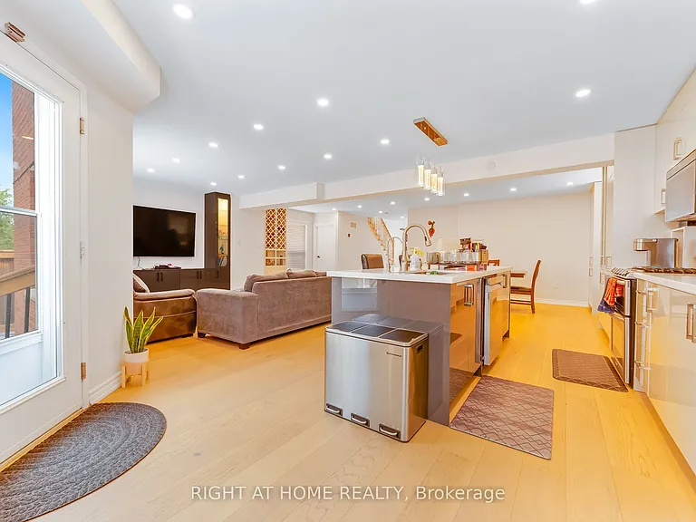 1300 Ravencliffe Ct — Photo 31