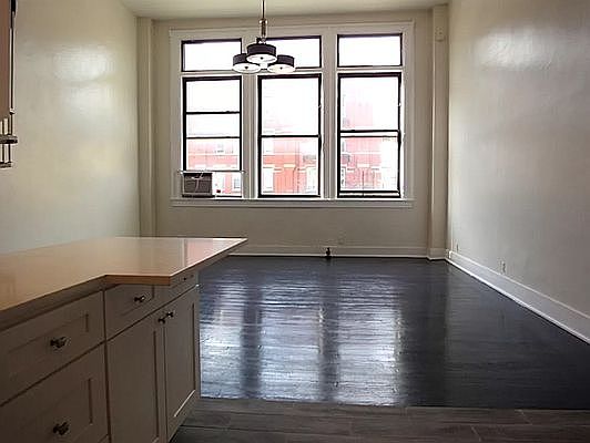 3rd image of 54 W 74th St APT 206