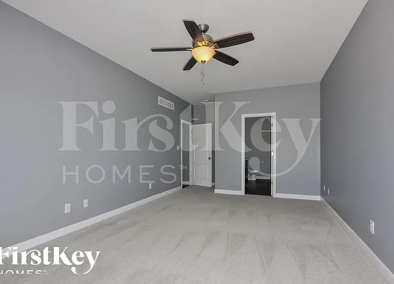 221 Lonepine Dr — Photo 10