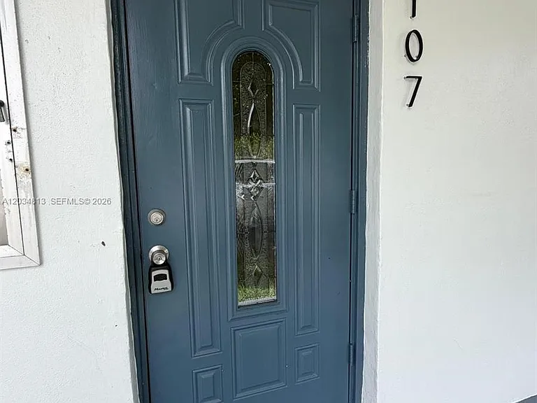 200 Waterway Dr S #107 — Photo 1
