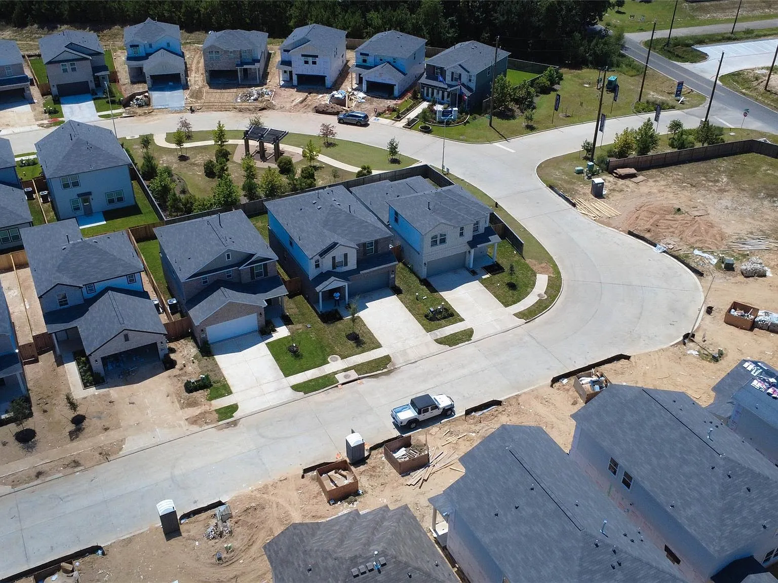 4 bed, 2.5 bath, 1785 sqft, $2,100 — Photo 2