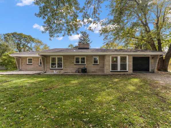 1110 Edgewood Dr, Schererville, IN 46375