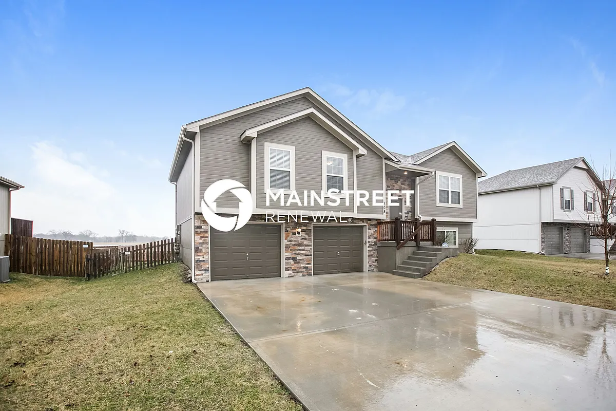 Front View - 308 Golfview Dr