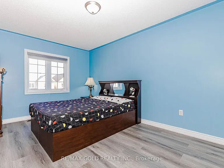 93 Footbridge Cres #UPPER LEVEL ONLY — Photo 22
