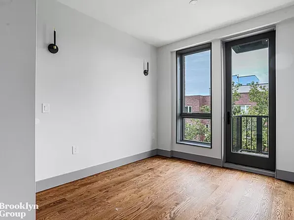 1896 De Kalb Avenue image 9 of 14