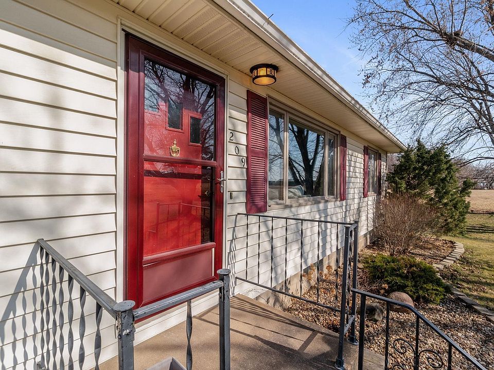 209 E Main St, Dunkerton, IA 50626 Zillow