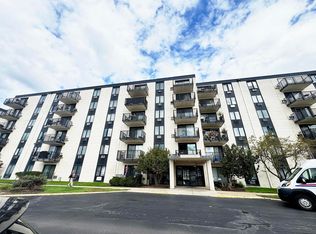 9098 W Terrace Dr APT 4K, Niles, IL 60714