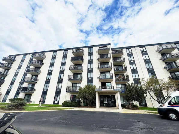 9098 W Terrace Dr APT 4K, Niles, IL 60714