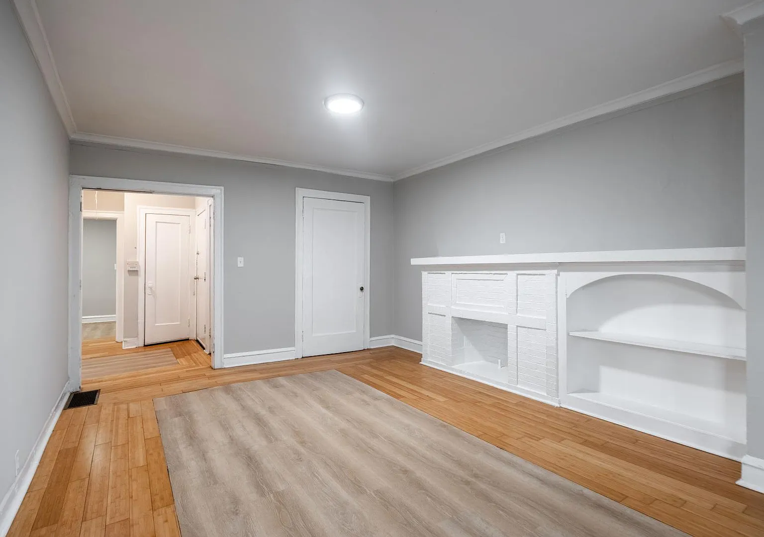 6304 North Oakley Avenue #2 — Photo 2