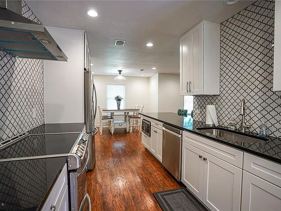 4th image of 4302 Malaga Dr