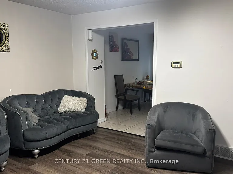 32 Elvira Cres — Photo 3