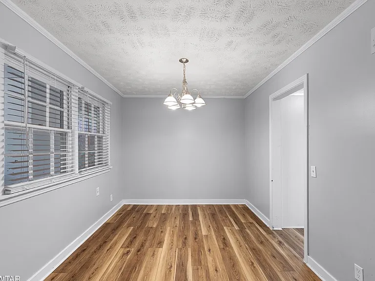 105 Montclair Dr — Photo 3