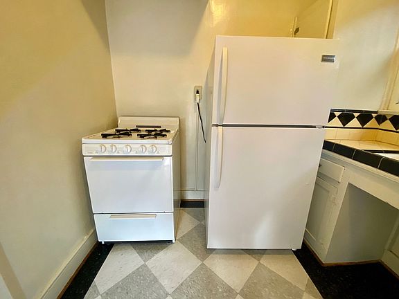 3rd image of 2529 W 4th St APT 101