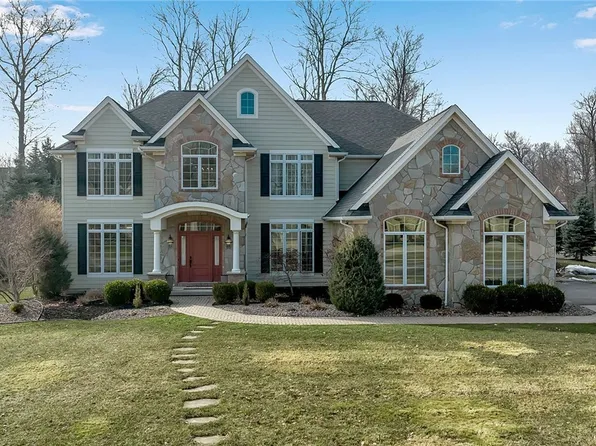 9734 Cobblestone Dr, Clarence, NY 14031