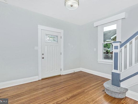 3rd image of 11124 Glenside Ave