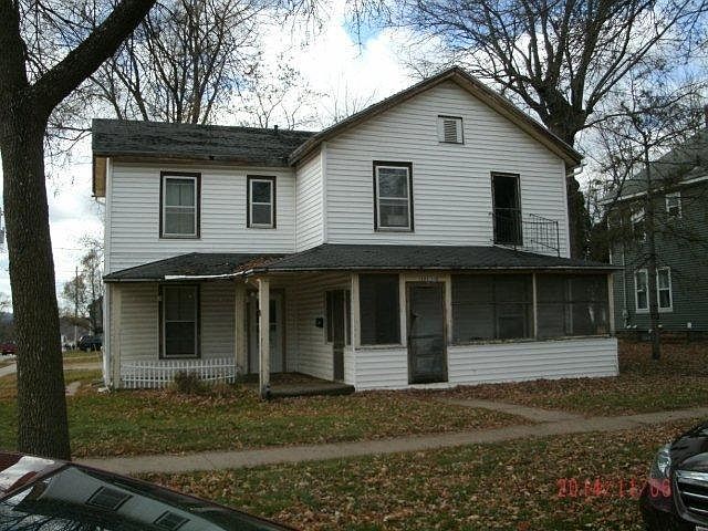 1st image of 1221 1/2 7th St E
